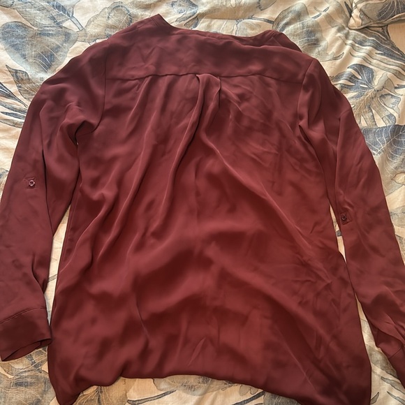 Simply Vera Vera wang flowey maroon top - Picture 5 of 5